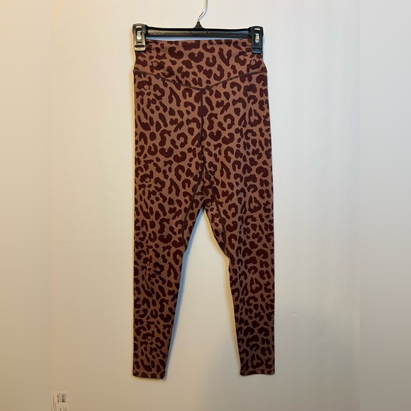 Balance Athletica 
The ascent king pant cheetah - Picture 6 of 8